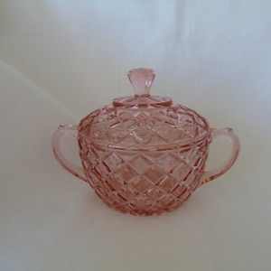 Anchor Hocking Waterford Waffle Pink Covered Sugar