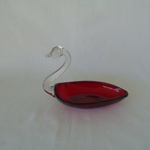 Rare Very Small Duncan & Miller Pall Mall 4-1/2&quot; Ruby Swan