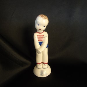 Figurina di Flamingo Pottery Shy Boy