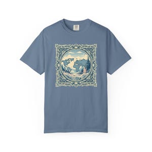 T-shirt graphique vintage carte du monde céleste couleurs confort, t-shirt de voyage unisexe, cadeau d'aventure, parfait pour les amateurs de voyage