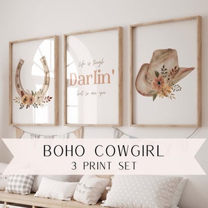 Conjunto de arte de parede em ferradura com chapéu de flor Boho Cowgirl | Impressões de pôsteres | arte da parede do berçário ocidental | Cavalo | País | Celeiro | Querida dizendo