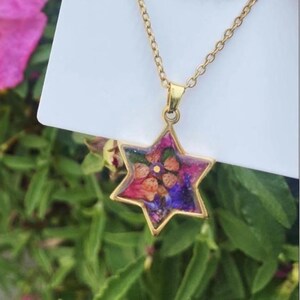 Collier botanique Magen David personnalisé avec la couleur des fleurs de votre choix, pendentif étoile de David personnalisé, bijoux Judaica, Talia C