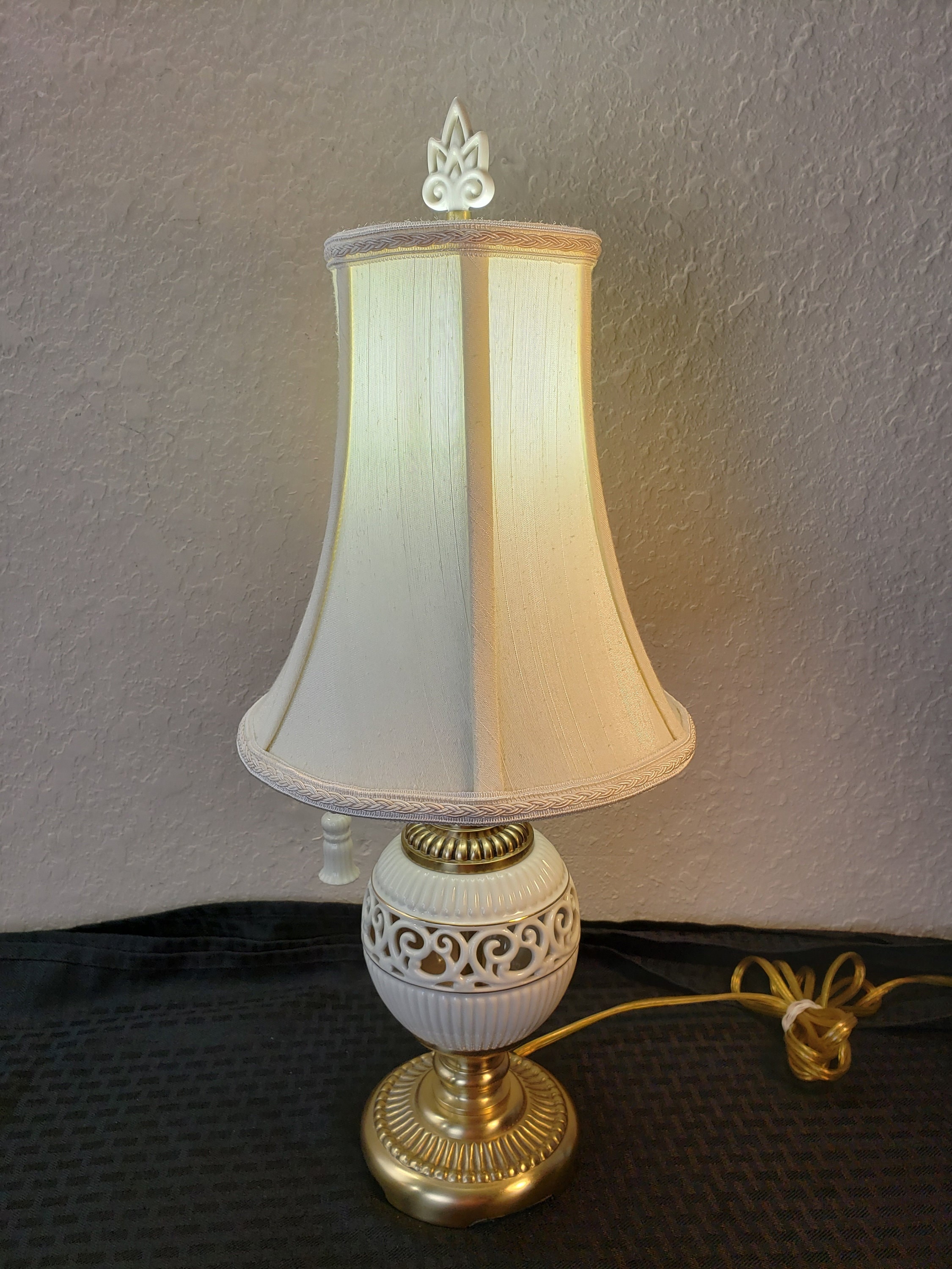 Lenox Quoizel Porcelain Table Lamp Reticulated with Porcelain Finial and Pull