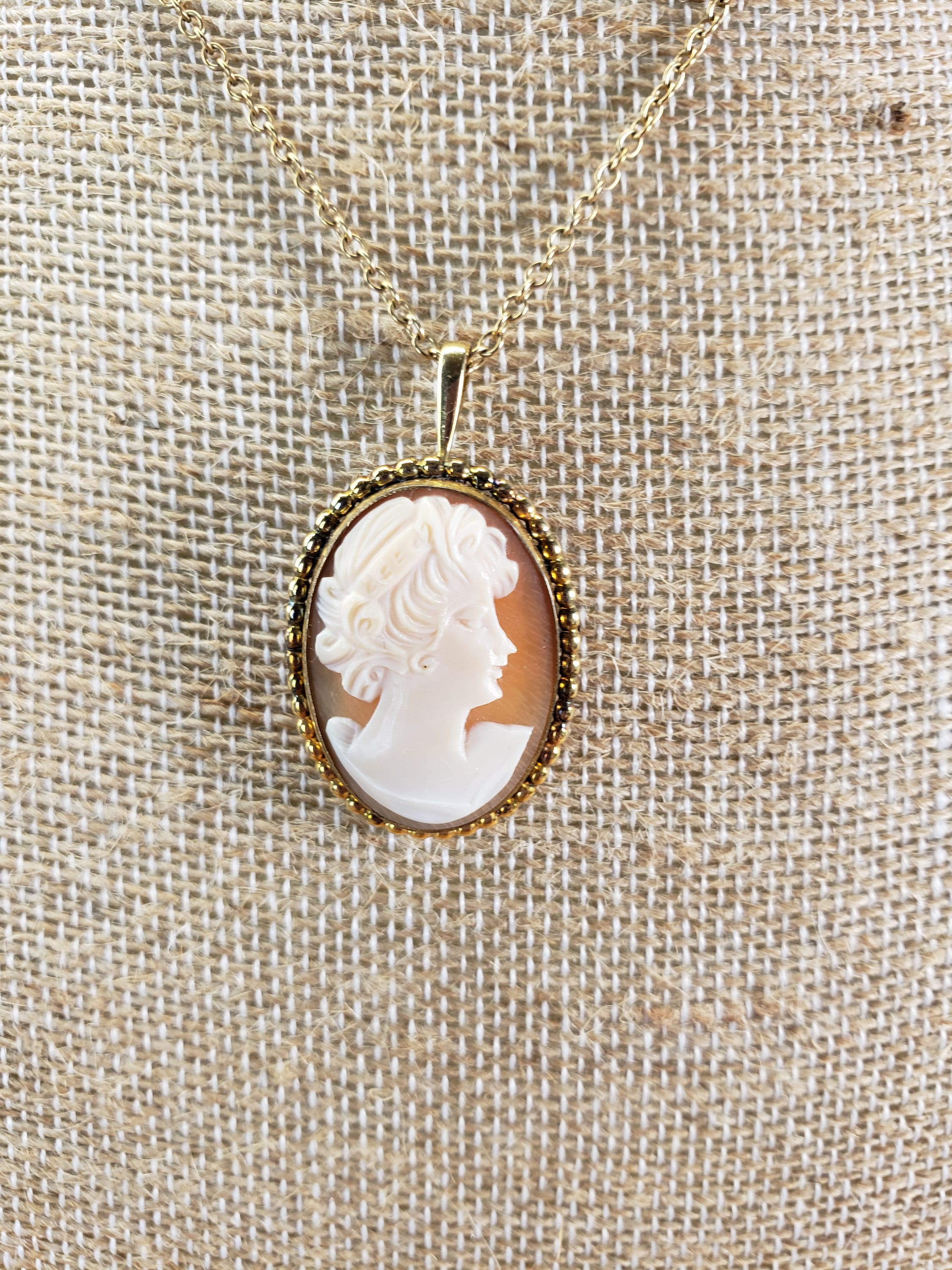 Collier Vintage Perles Beige Avec Camée Central - Argenté, Bijou Ancien Style Rétro (réf. 5515)