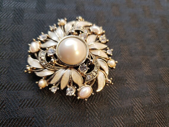 Vintage Monet Gold Toned Faux Pearl Enamel Rhines… - image 8