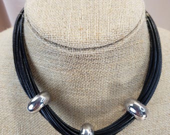 Collar de cordón multihilo de Simon Sebbag con detalles de cuentas de plata esterlina