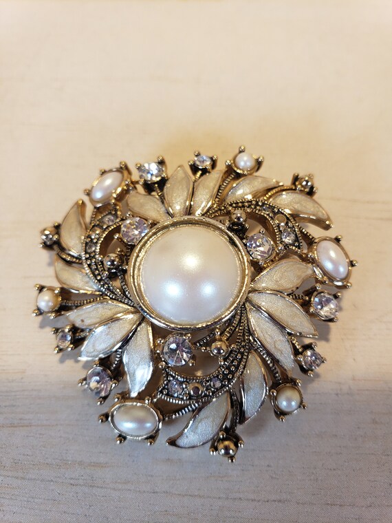 Vintage Monet Gold Toned Faux Pearl Enamel Rhines… - image 7