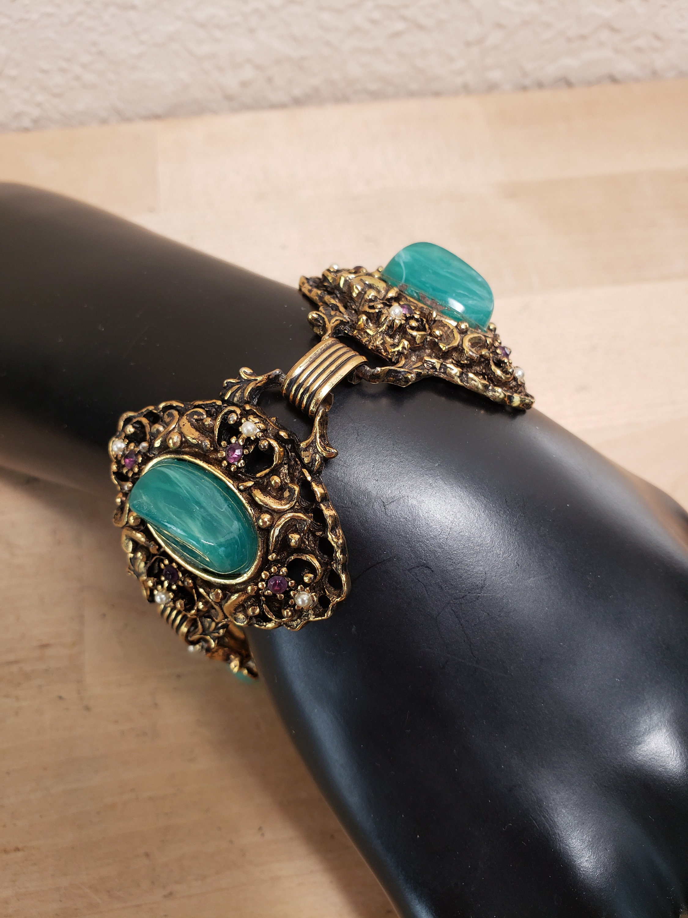 Vintage Selro Selini Chunky Green Stone Seed Pearl Ornate