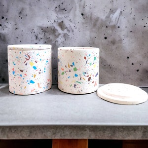 Tarro redondo de terrazo con tapa, cerámica para especias y alimentos secos, recipiente para velas, bote hecho a mano, joyero personalizado, regalo para un nuevo hogar.