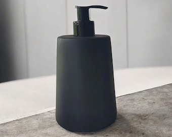 Dispensador de jabón de hormigón negro hecho a mano: decoración moderna para el baño