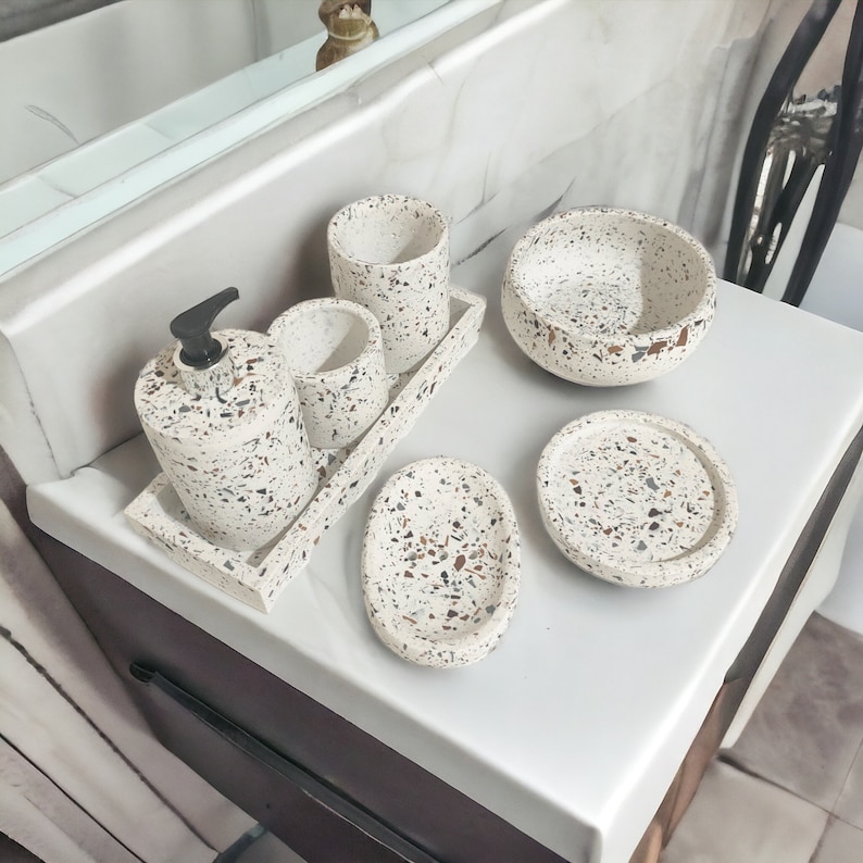 Ensemble de salle de bain personnalisé en terrazzo, distributeur de savon marron, noir et gris, brosse à dents et porte-serviettes, plateau rectangulaire, cadeau pour la maison neuve image 9