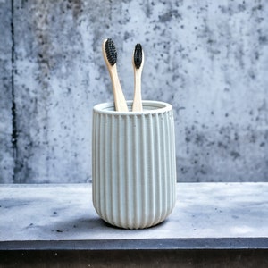 Ribbed Concrete Toothbrush Holder: Modern Cement Pen & Flower Vase