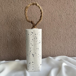 Butoir de porte en béton terrazzo avec corde de jute - Noir et blanc décoratif