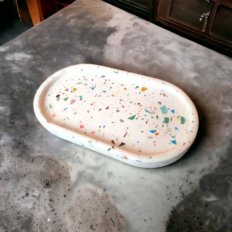 Ensemble de salle de bain en terrazzo avec plateau, lot de 3 distributeurs de savon liquide, ensemble de bain minimaliste coloré, bouteille de savon avec pompe, cadeau unique pour la première maison image 3