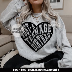 Teenage dirtbag svg, Varsity svg png, school svg, sticker svg, gotische png, emo png, grappige svg, digitale svg, sublimatie png, sublimatie png