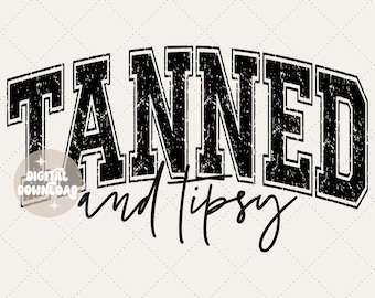 Op de afbeelding: Zwart-wit grafisch ontwerp met een verweerde, vintage look. De tekst luidt "Tanned and Tipsy".