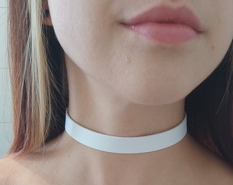 White choker narrow