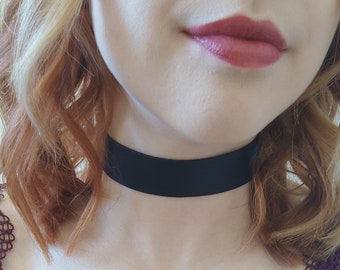 Schwarzer Choker breit