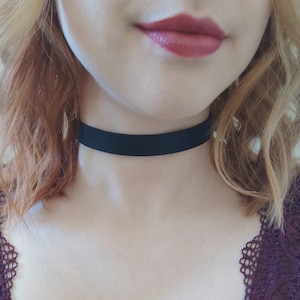 Black choker narrow