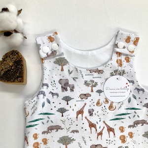 Safari Tiere Strampler, Bio Baby Strampler, Babykleidung, dehnbare Latzhose, handgemacht, um zu bestellen.