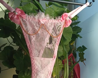 French lace thong pink