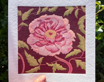 Peonia - linoleografia originale a riduzione - su sfondo bordeaux