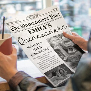 Puede incluir: Una invitaci&oacute;n en blanco y negro estilo peri&oacute;dico para una Quincea&ntilde;era. El titular dice "Emily's Quincea&ntilde;era" y el subt&iacute;tulo dice "Join us for Ava's Quincea&ntilde;era". La invitaci&oacute;n incluye una foto en blanco y negro de una joven con un vestido.