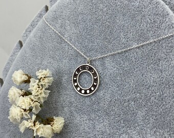 Zilveren maancyclus ketting | Maanfasen | Hemelse sieraden | Eclipse maan ketting