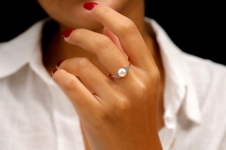 Dainty Pearl Ring