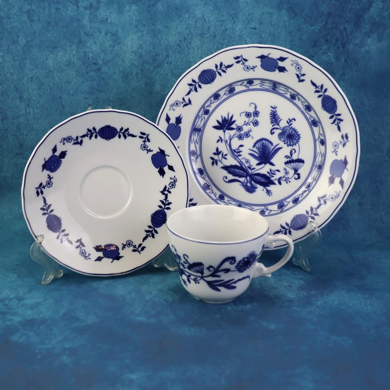 Vintage porcelain, coffee service, onion pattern, genuine cobalt, Wellco Krefeld, cups and saucers, cake plates, dishwasher safe image 6