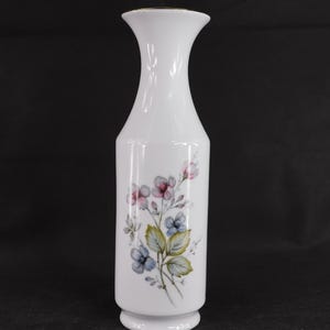 Vintage KPM Royal Bavaria, Porzellan Vase, Handbemalte weiße Blümchen, Vase Deutschland, Sammlerstück, bayerisches Kunstwerk, 1950ge Jahren