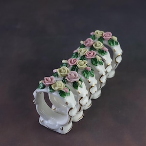 Antikes Dekor, Serviettenhalter gelber roter Rose, antiken Stil, Goldrand, Dresden Porzellan, Deutschland, Vintage Dekor, Serviettenringe