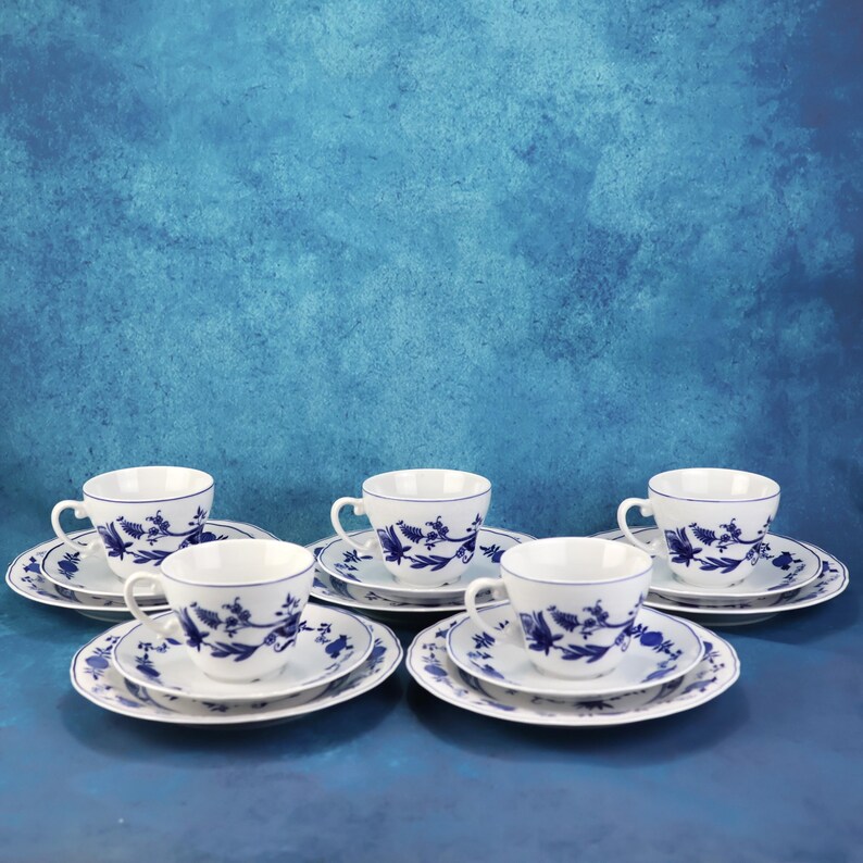 Vintage porcelain, coffee service, onion pattern, genuine cobalt, Wellco Krefeld, cups and saucers, cake plates, dishwasher safe image 2