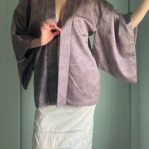 Vintage Japanese Haori Kimono Robe Jacket Plum Lilac Purple with Tan Foliage Print One Size image 4