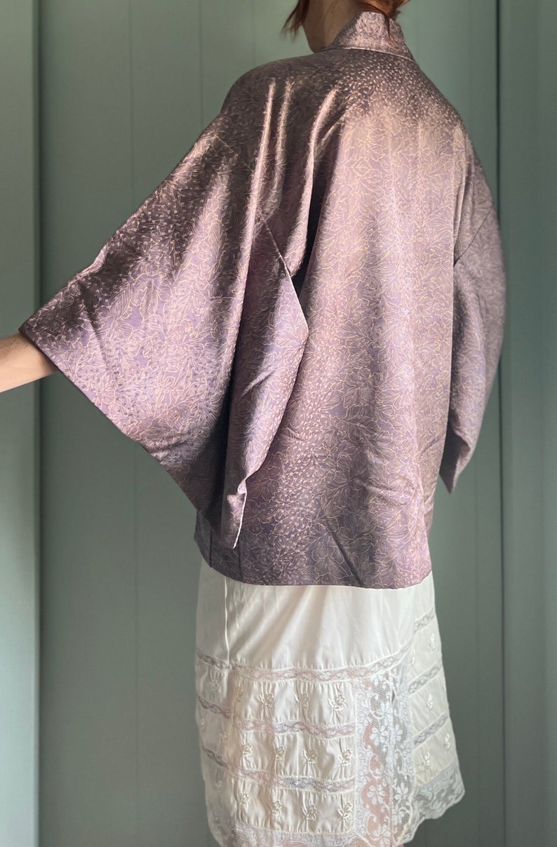 Vintage Japanese Haori Kimono Robe Jacket Plum Lilac Purple with Tan Foliage Print One Size image 6