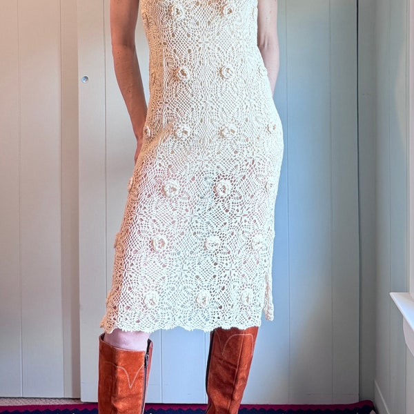Vintage 70s Cream Hand Crocheted Midi Midlength Dress with Rosettes and Short Sleeves // Size S M