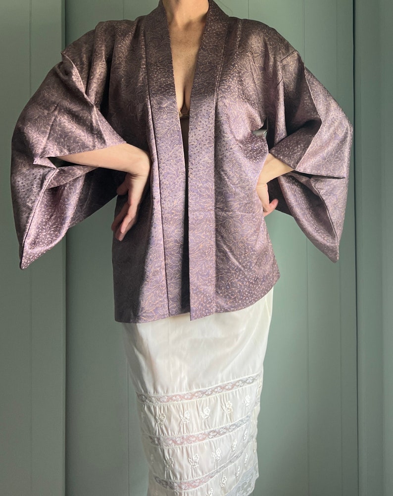 Vintage Japanese Haori Kimono Robe Jacket Plum Lilac Purple with Tan Foliage Print One Size image 1