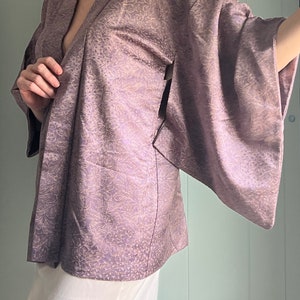 Vintage Japanese Haori Kimono Robe Jacket Plum Lilac Purple with Tan Foliage Print One Size image 5