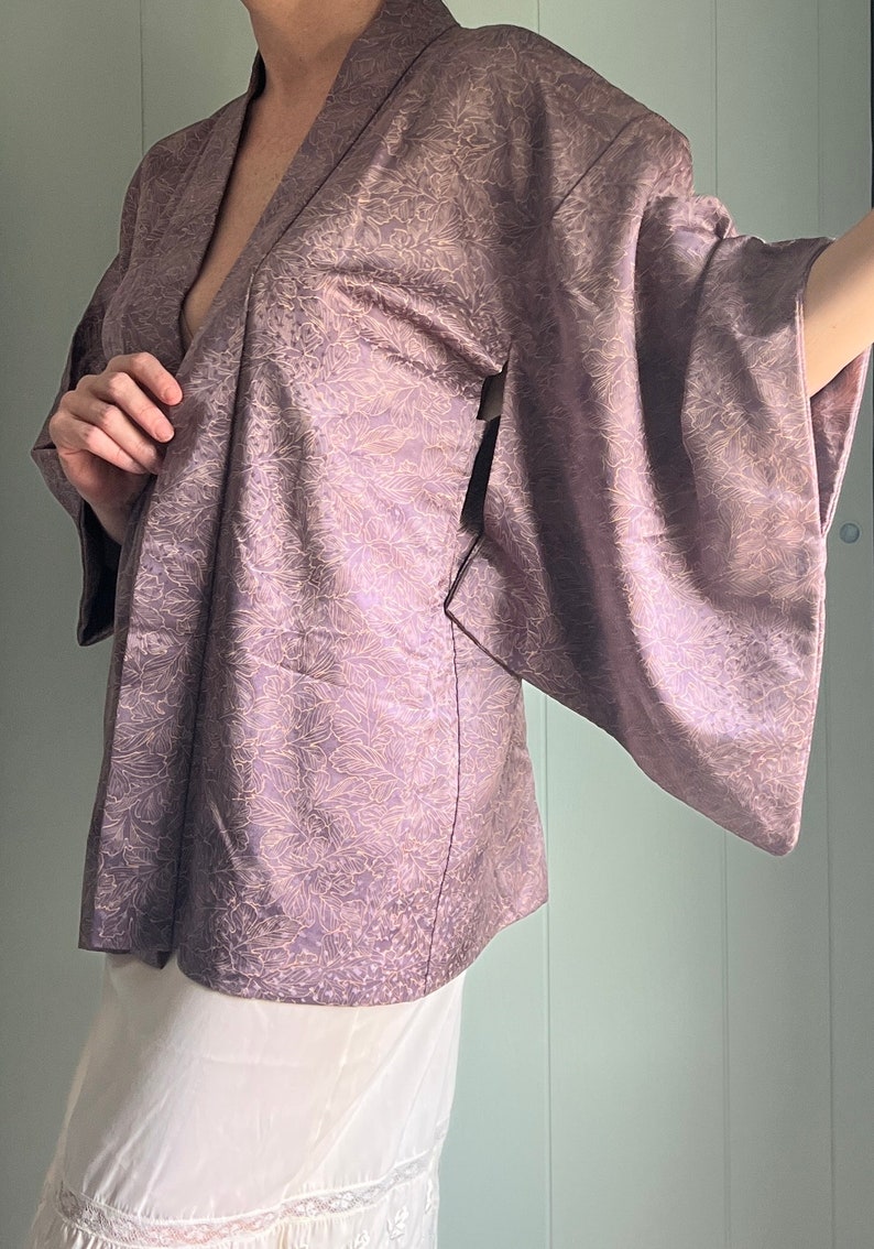 Vintage Japanese Haori Kimono Robe Jacket Plum Lilac Purple with Tan Foliage Print One Size image 5