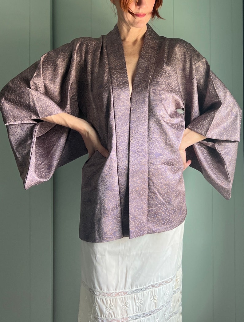 Vintage Japanese Haori Kimono Robe Jacket Plum Lilac Purple with Tan Foliage Print One Size image 3