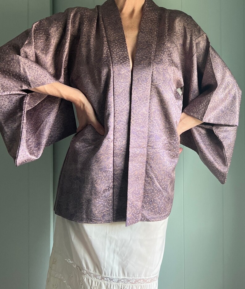 Vintage Japanese Haori Kimono Robe Jacket Plum Lilac Purple with Tan Foliage Print One Size image 2