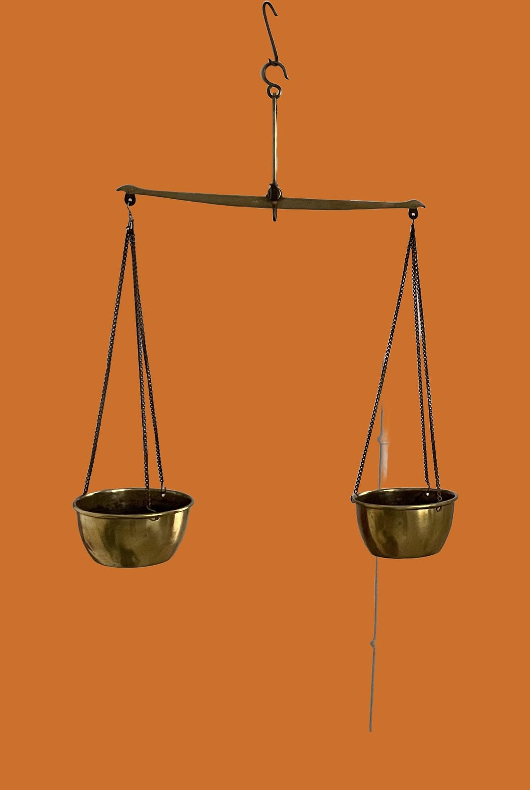 Balanza antigua de dos escalas con pesas antiguas España