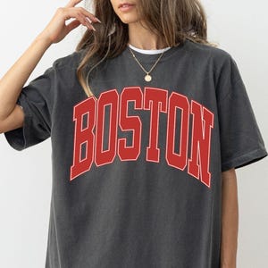 Camisa Boston Comfort Colors, Camisa para Dia de Jogo, Futebol Americano de Boston, Carta do time principal, Camisa Boston Vintage, Basquete de Boston, Presente de Boston, MA