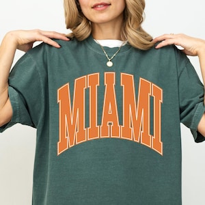 Camisa Miami Comfort Colors, Camisa para Dia de Jogo, Futebol Americano de Miami, Carta do time principal, Camisa vintage de Miami, Basquete de Miami, Presente de Miami, Tamanho grande