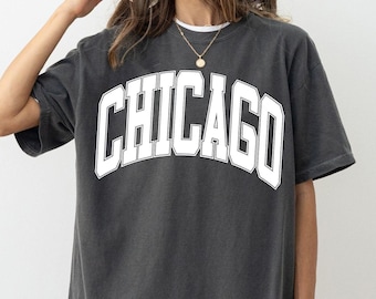 Camisa Chicago Comfort Colors, Camisa Chicago, Letras universitarias, Camisa vintage Chicago, Regalo Chicago, Sudadera Chicago, Sudadera con capucha Chicago