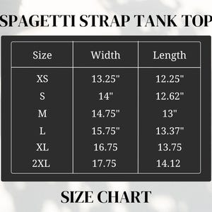 Puede incluir: Una tabla de tallas para una camiseta sin mangas con tirantes finos. La tabla incluye tallas XS a 2XL, con medidas de ancho y largo correspondientes en pulgadas. El texto "SPAGETTI STRAP TANK TOP" y "SIZE CHART" se muestran arriba y abajo de la tabla.