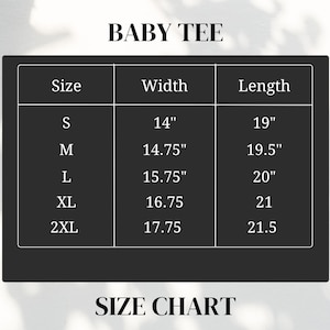 Puede incluir: Tabla de tallas para una camiseta de beb&eacute;, con medidas en pulgadas. La tabla incluye las tallas S, M, L, XL y 2XL, con las medidas correspondientes de ancho y largo. El texto "BABY TEE" y "SIZE CHART" est&aacute;n arriba y abajo.