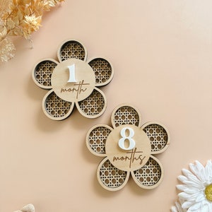 Daisy Rattan Baby Milestone | Boho Baby Milestone | Wooden daisy Flower Milestone Disc | Monthly Baby Milestone  Marker | Baby Growth |