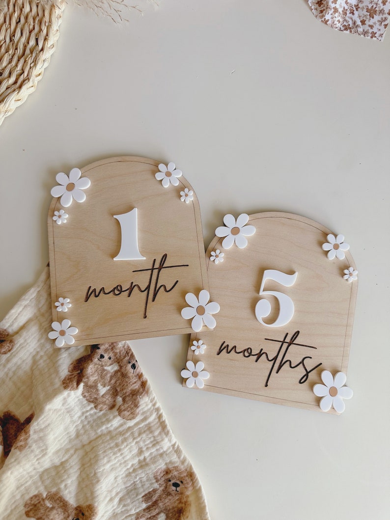 Baby Milestone Boho Baby Milestone Wooden daisy Flower Milestone Disc Monthly Baby Milestone Marker Baby Growth Baby Photo Prop image 2