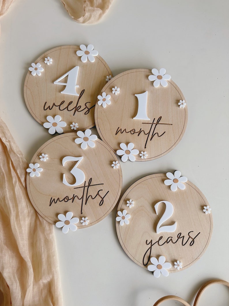 Baby Milestone Boho Baby Milestone Wooden daisy Flower Milestone Disc Monthly Baby Milestone Marker Baby Growth Baby Photo Prop image 5